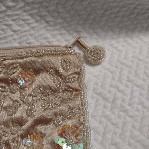 Fancy sparkling beaded cream wristlet zipper purse - Picture 4 of 5